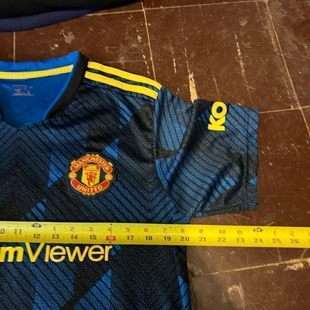 Manchester United third jersey 21/22 - Picture 7 of 8